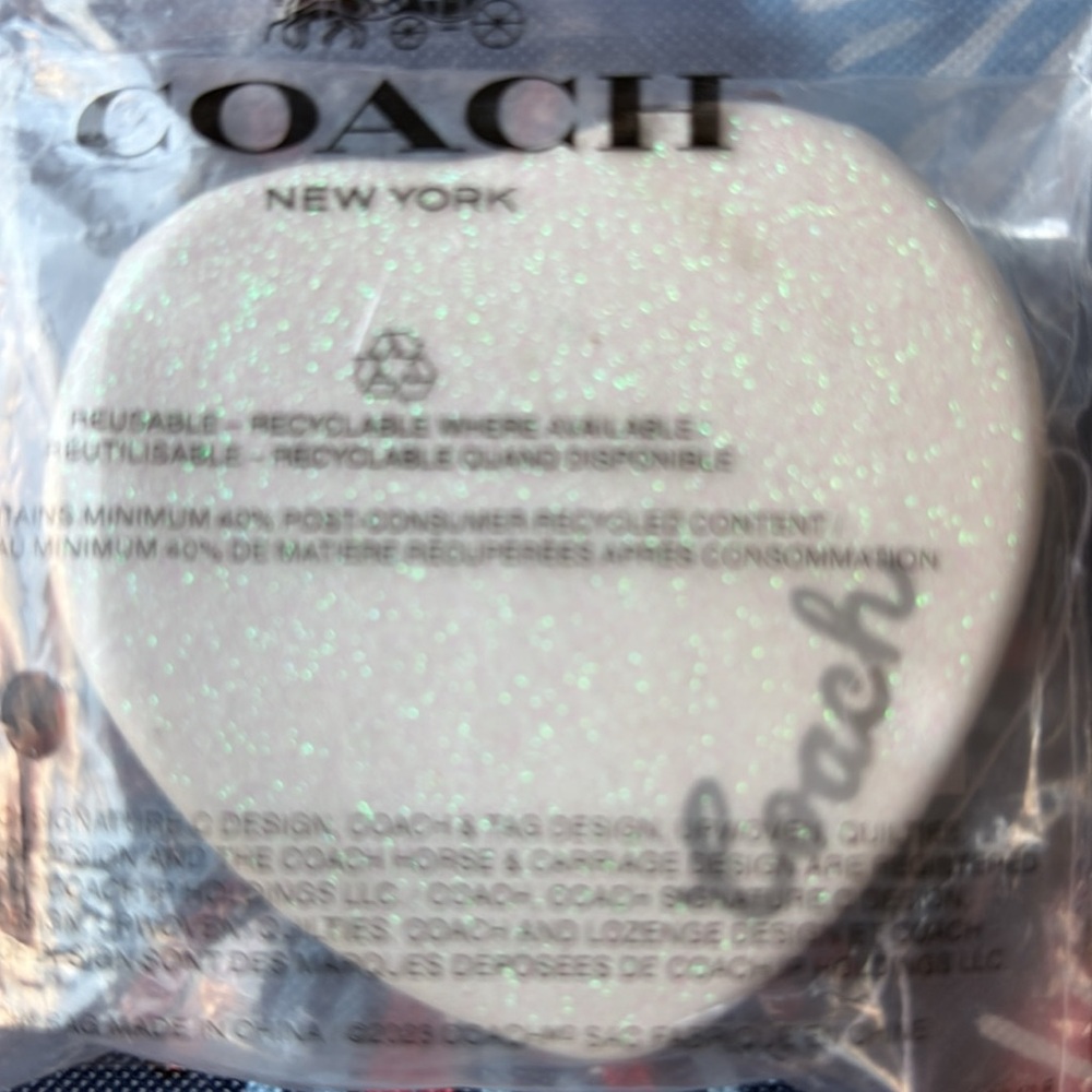 🪞🤍🪞Coach Glittery White Heart Compact Mirror 🪞🤍🪞 NWT 🪞🤍🪞 - Picture 16 of 16